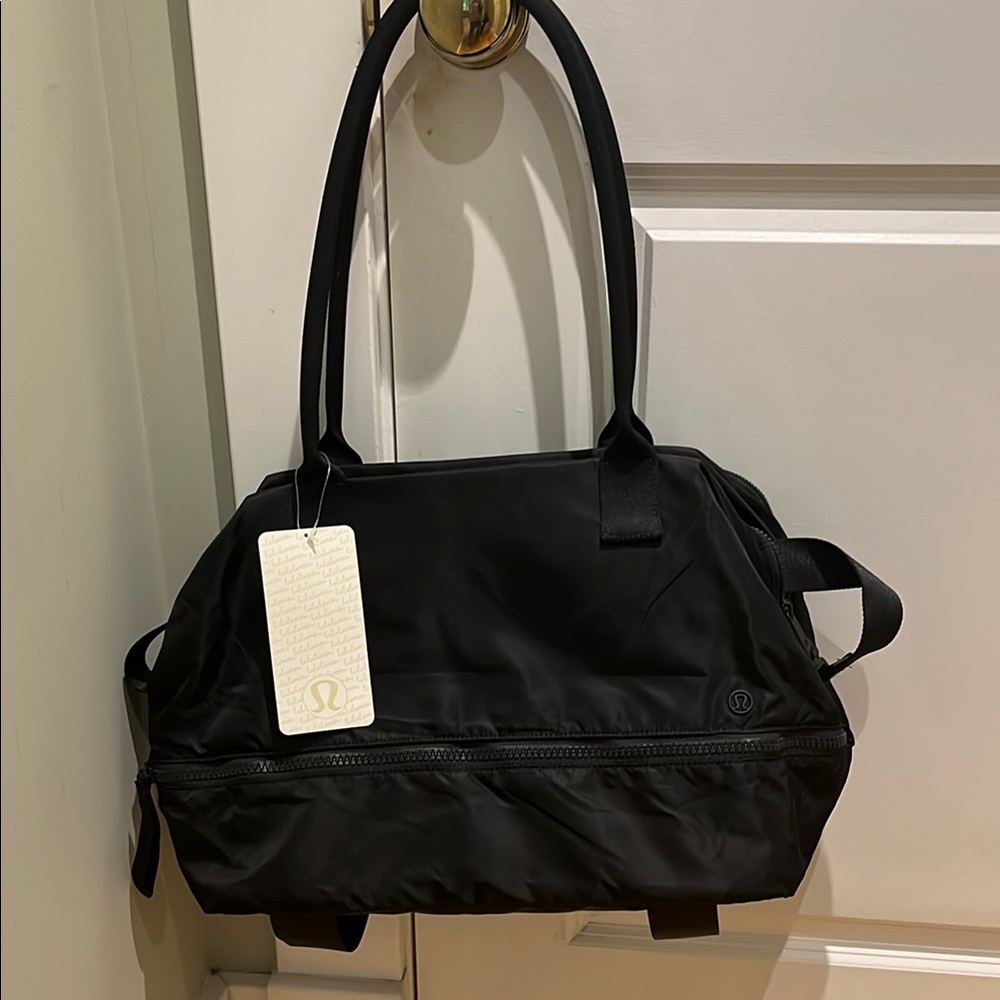 lululemon athletica Go Lightly Duffel black NWT